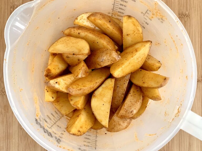 Kartoffel Wedges marinieren