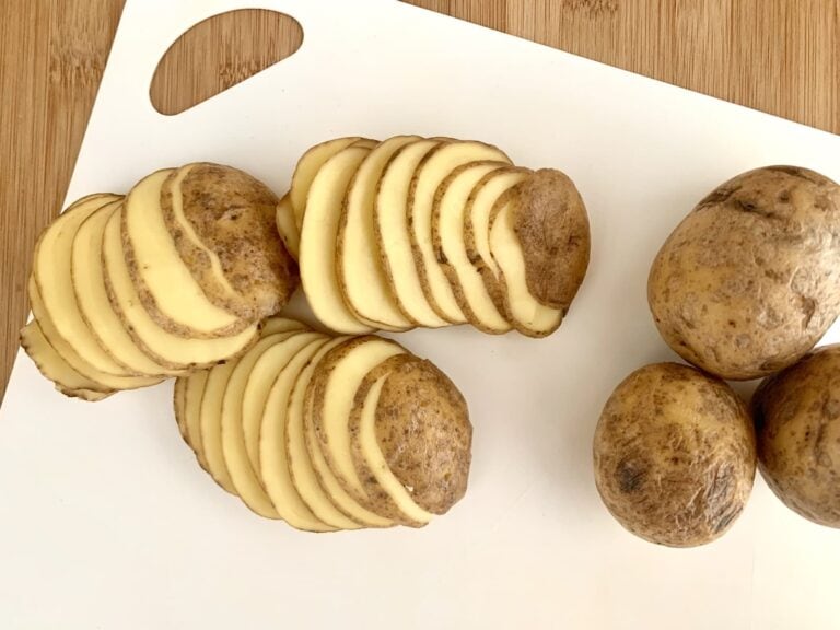 Kartoffeln duenne Scheiben schneiden