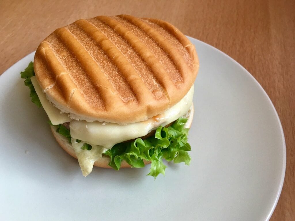 Vegetarischer Cheeseburger So einfacht geht's! OptiWelt