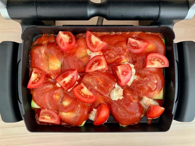 Tomatensauce Tomaten auf Zucchini Ravioli