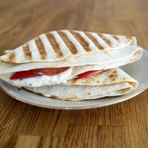 OptiGrill Rezept: Falt-Wraps mit Salami und Käse
