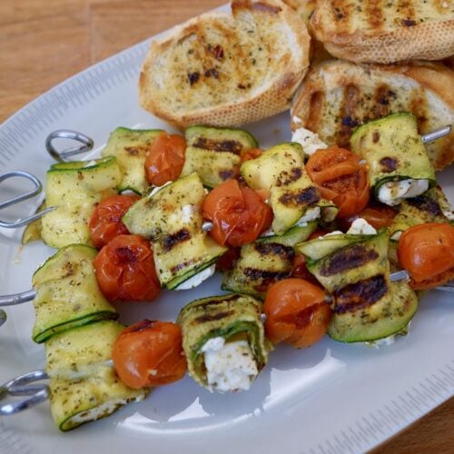 OptiGrill Rezept: Zucchini-Feta-Spiesse mit Grillbrot