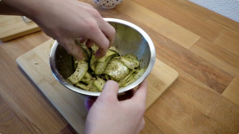Zucchini marinieren